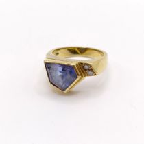 An 18ct gold, blue tanzanite and diamond ring, ring size H Tanzanite 10.2 x 8.1 x 6 mm approx., 4.