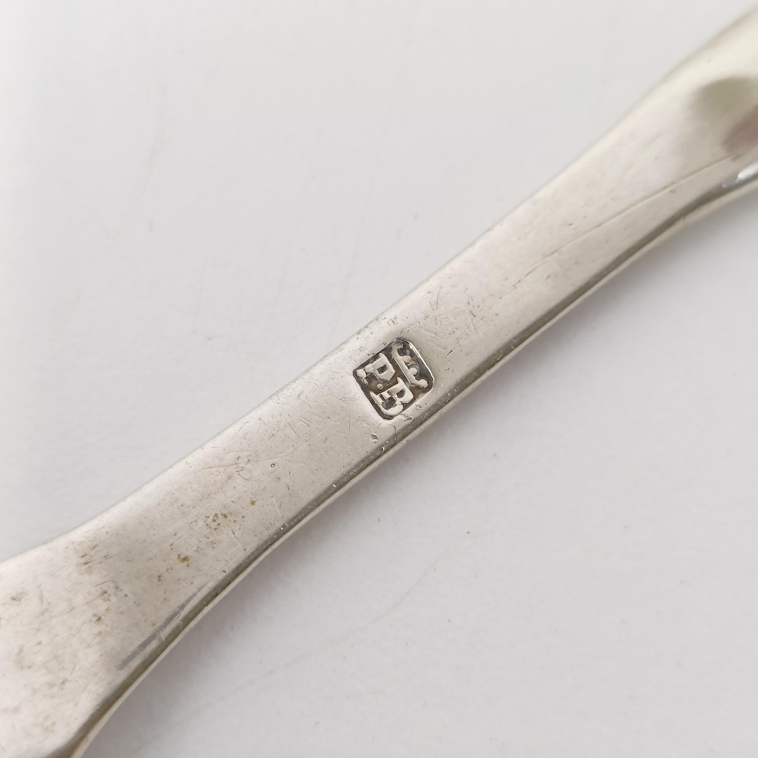 An 18th/19th century silver marrow scoop, makers mark only, 0.9 ozt - Image 6 of 6