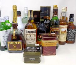 A bottle of Glenfiddich Scotch whisky, assorted other spirits, champagne and liqueurs (17)