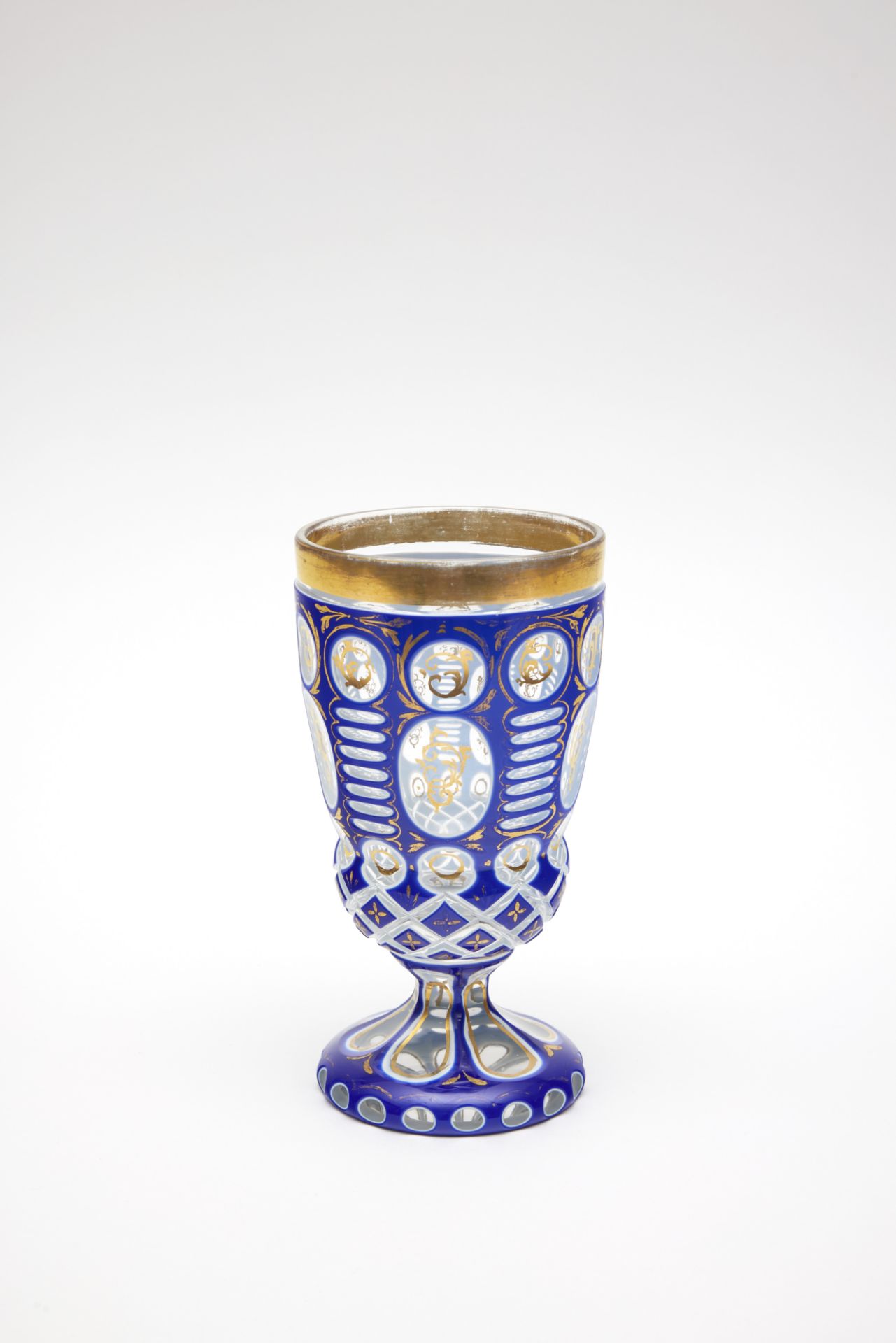 GOBELET Manufacture impériale de la verrerie, Russie, XIXe siècle. Verre bleu et transparent taillé,