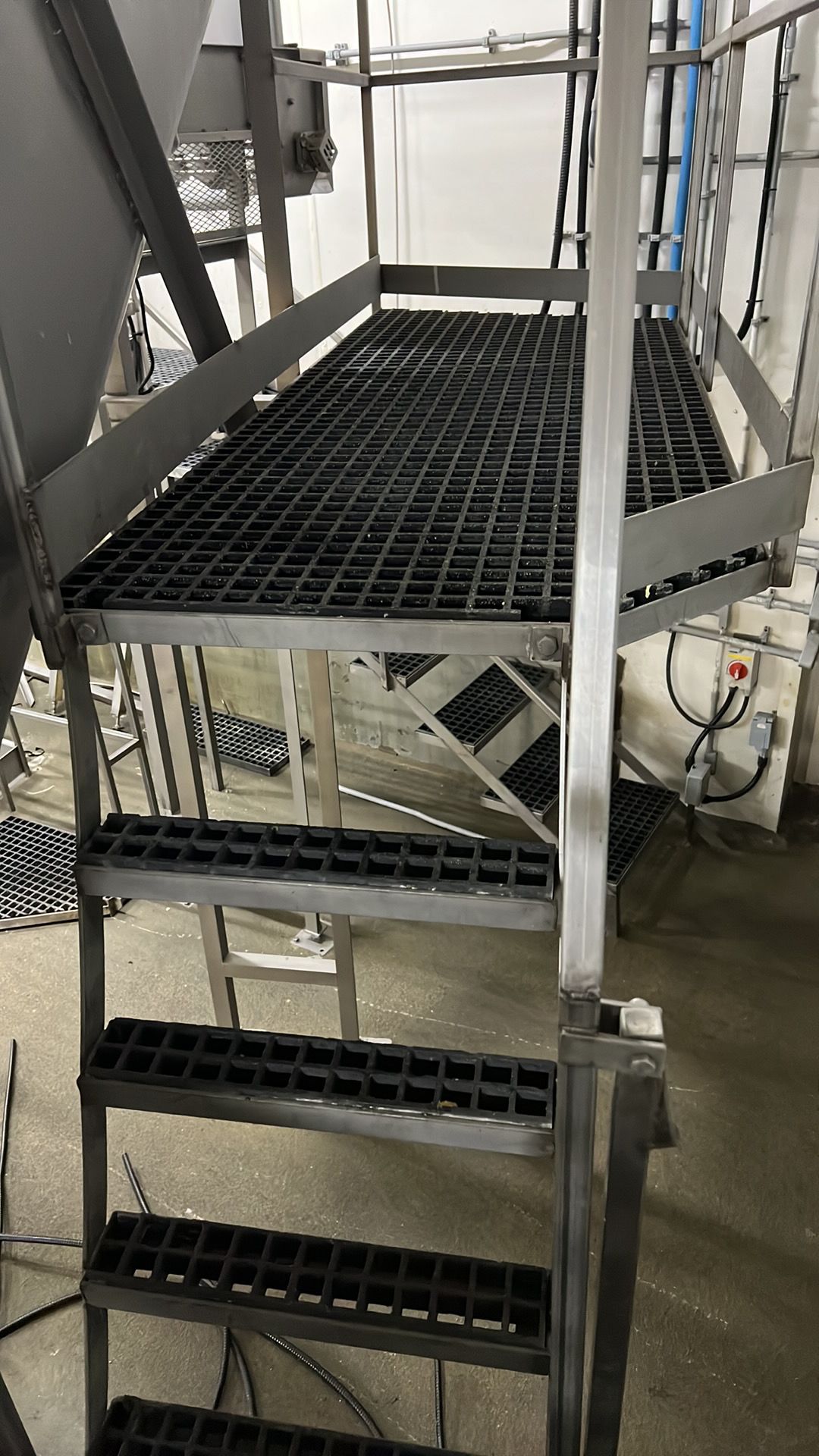 SS Single Screw Conveyor Station w/ SS Grill Guard, Rail, (2) Platforms and Stairs. Approx 10ft x - Image 10 of 14
