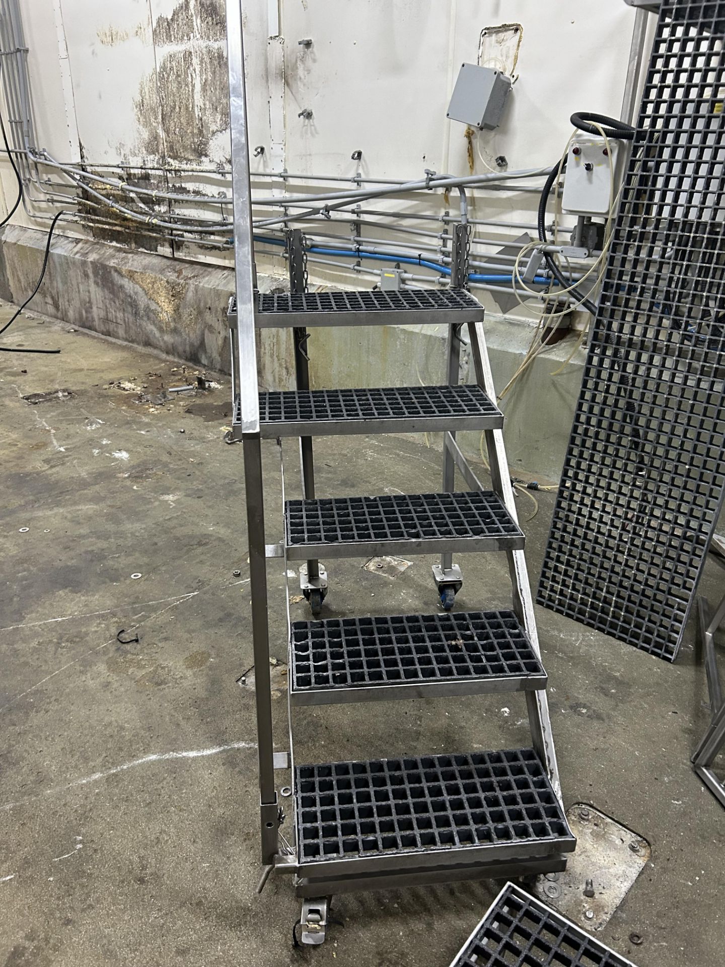 Miscellaneous SS Anti-Slip Grid Floor Platforms, Staircases, Risers - Image 4 of 14