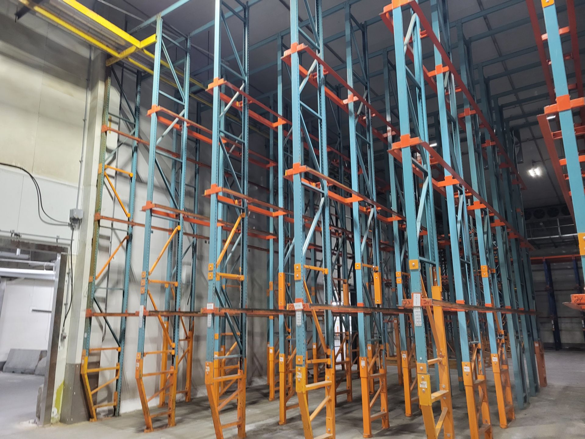 Drive Racking System 36 Rows/1500 Bays, (400) 22/25' Uprights (250) Rail Sections, (500+) Top Beams. - Image 4 of 14