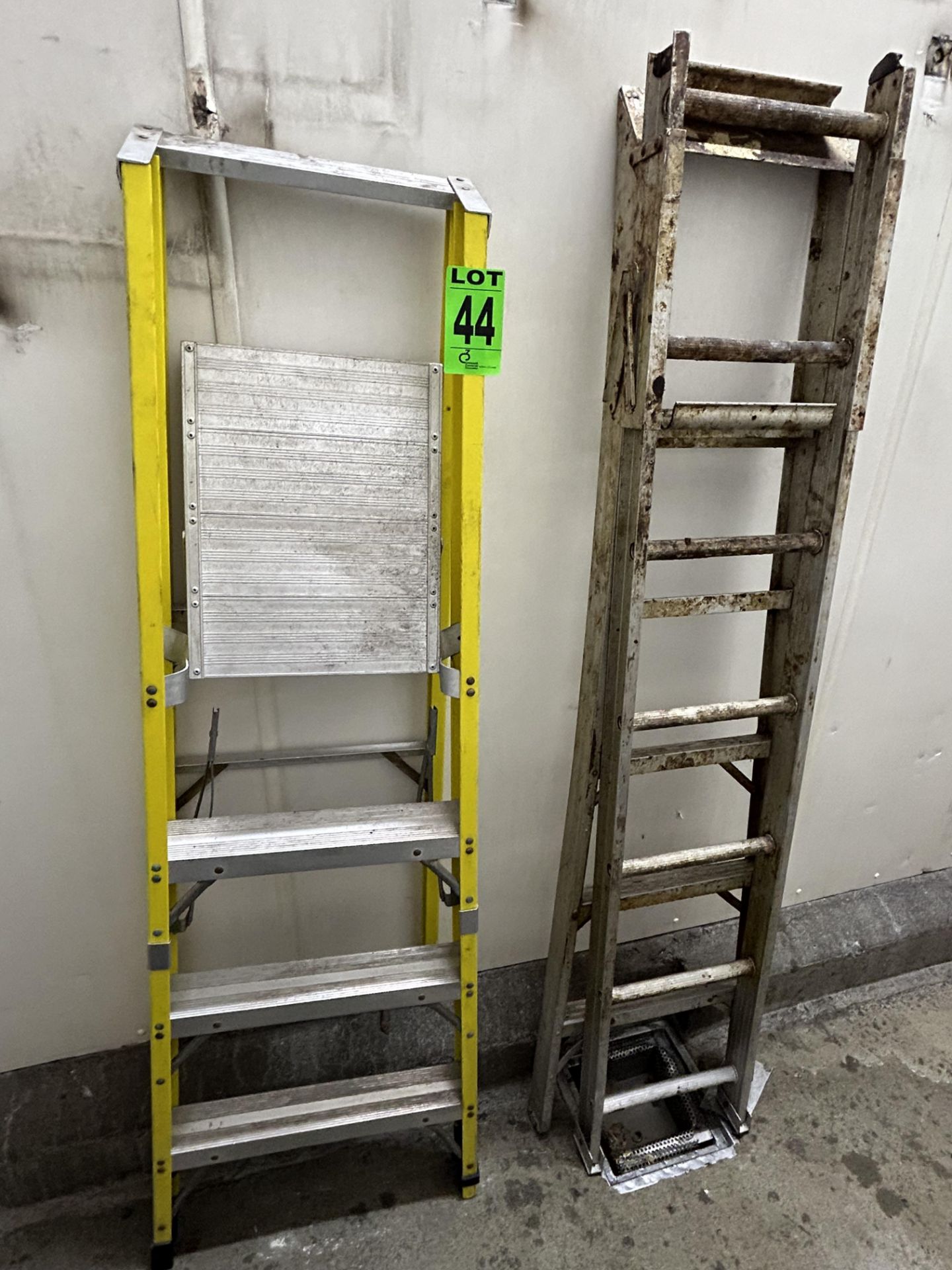 Lot of (2) Ladders, 4-Step Aluminum and 3-step Aluminum / Composite.