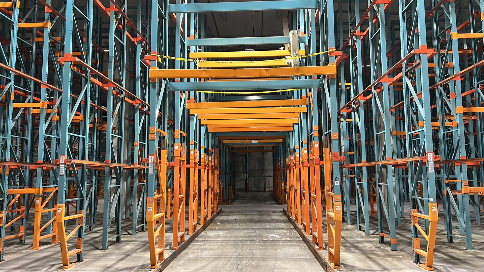 Drive Racking System 36 Rows/1500 Bays, (400) 22/25' Uprights (250) Rail Sections, (500+) Top Beams. - Image 5 of 14