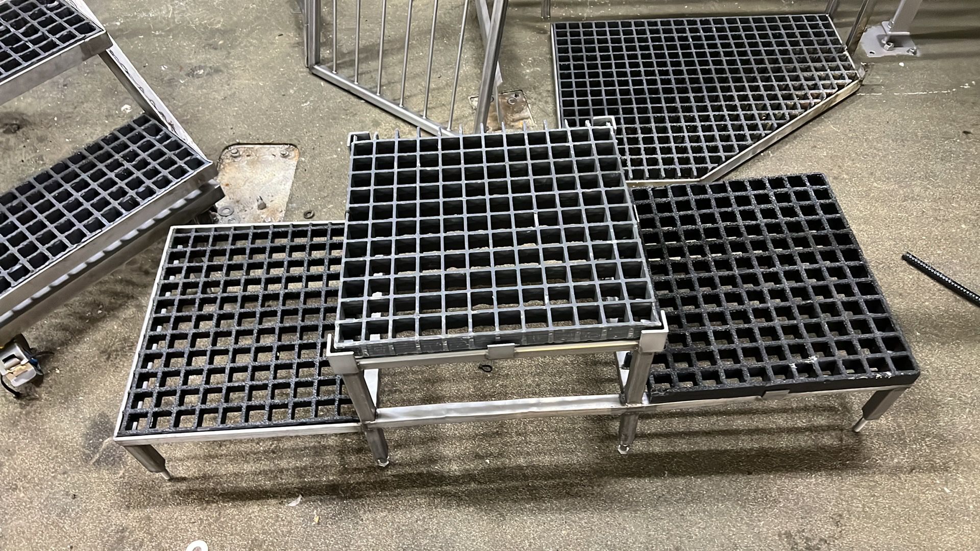 Miscellaneous SS Anti-Slip Grid Floor Platforms, Staircases, Risers - Image 8 of 14