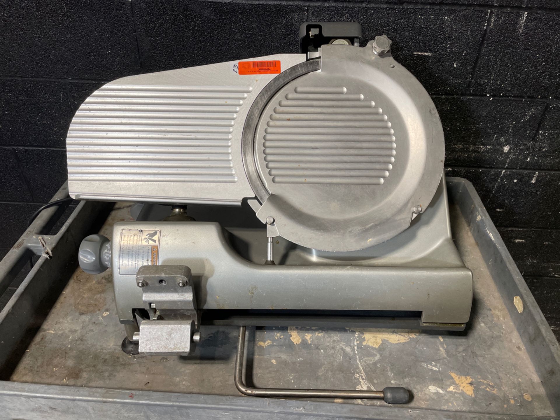 HOBART HS9N ELECTRIC MEAT SLICER (LOCATED AT 151 REGAL ROW STE 231 DALLAS TX, 75247)