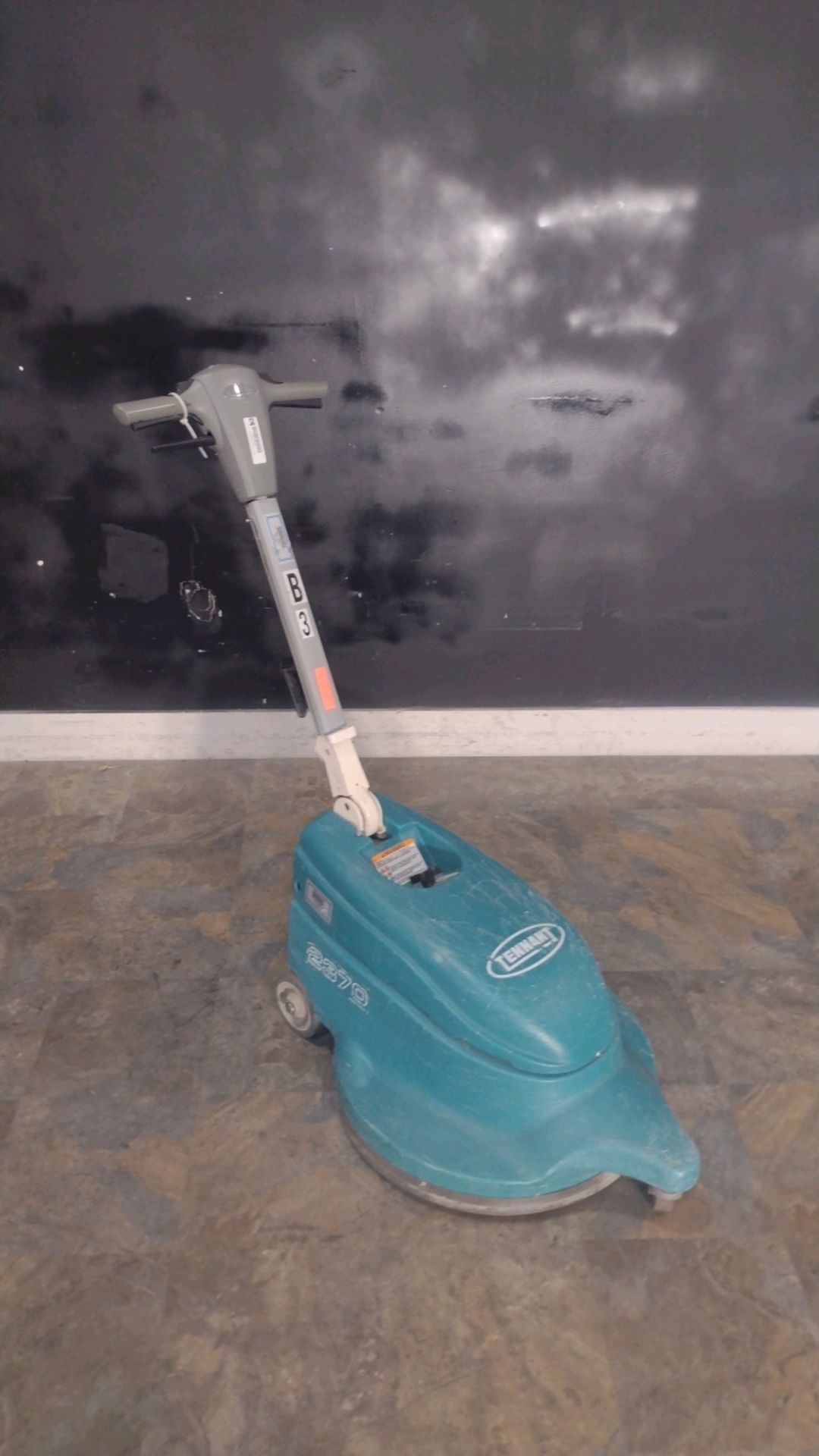 TENNANT 2370 FLOOR CLEANER (LOCATED AT 701 NW 33RD ST #150 POMPANO BEACH, FL 33064)