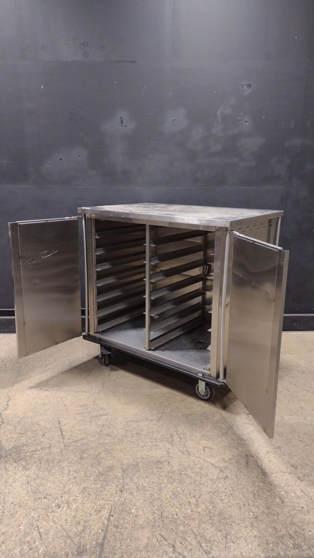 DINEX CARLISLE SS FOOD TRAY CART (LOCATED AT 3325 MOUNT PROSPECT ROAD, FRANKLIN PARK, IL, 60131)
