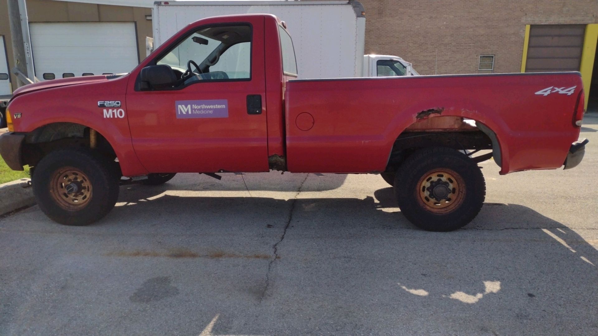 FORD F250 XL SUPER DUTY PICKUP TRUCK (YEAR 2000, VIN#1FTNF21L6YEC43836, MILES:31858, STARTS) (LOCATE - Image 3 of 8