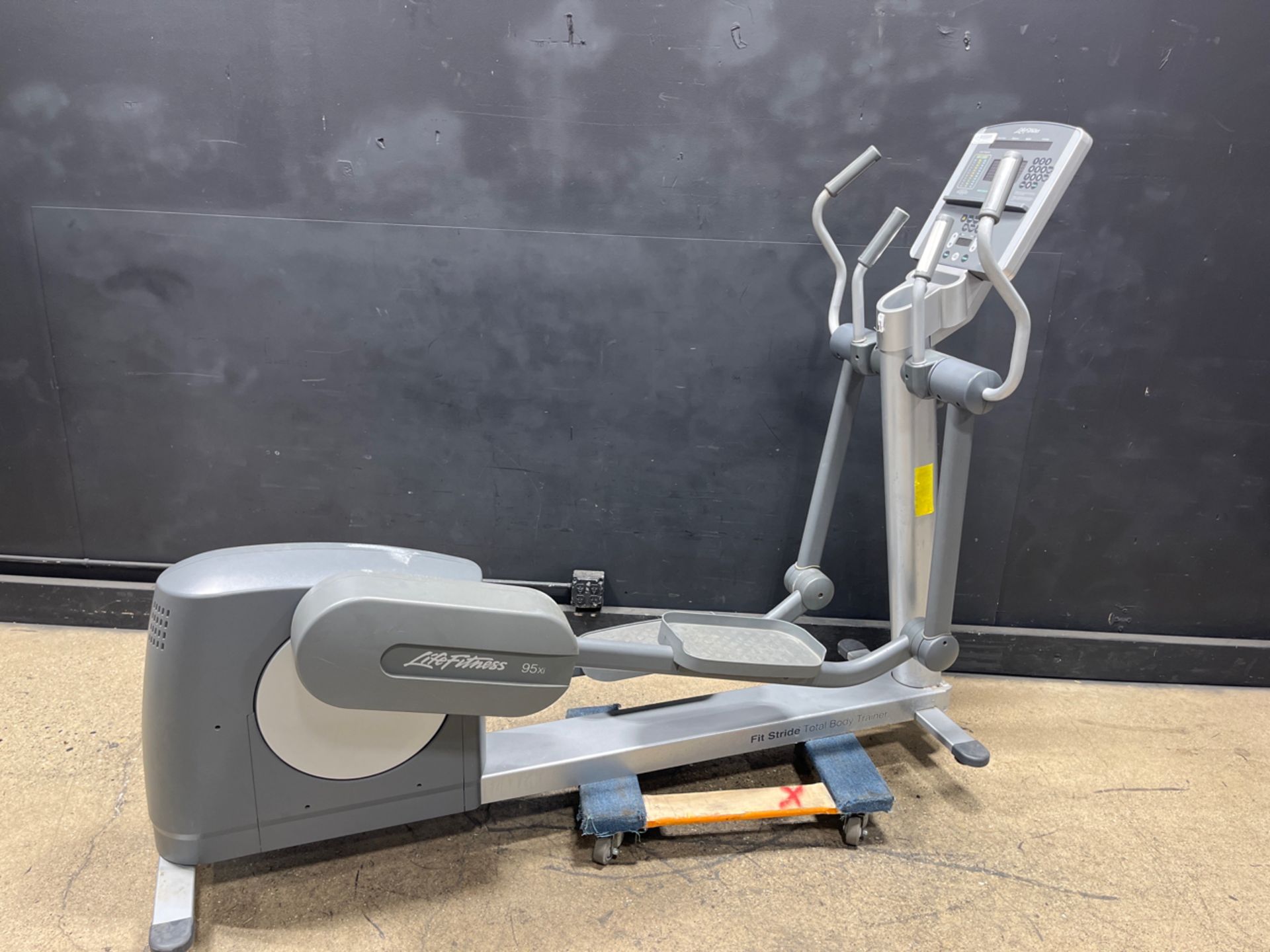 LIFE FITNESS 95XI ELLIPTICAL (LOCATED AT 3325 MOUNT PROSPECT ROAD, FRANKLIN PARK, IL, 60131) - Image 2 of 3