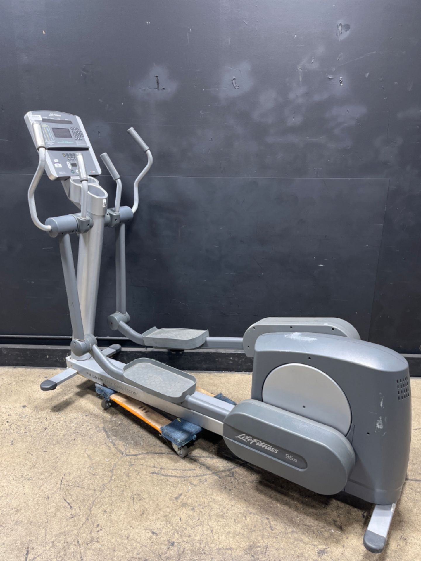 LIFE FITNESS 95XI ELLIPTICAL (LOCATED AT 3325 MOUNT PROSPECT ROAD, FRANKLIN PARK, IL, 60131)