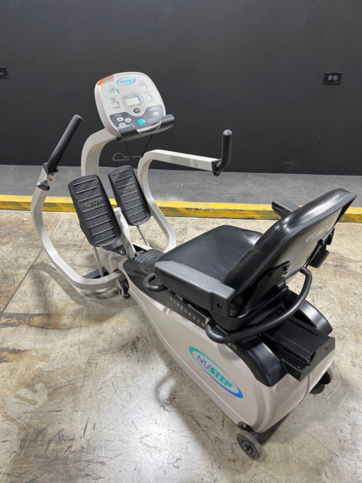 NUSTEP TRS 4000 RECUMBENT STEPPER (LOCATED AT 3325 MOUNT PROSPECT ROAD, FRANKLIN PARK, IL, 60131) - Image 2 of 3