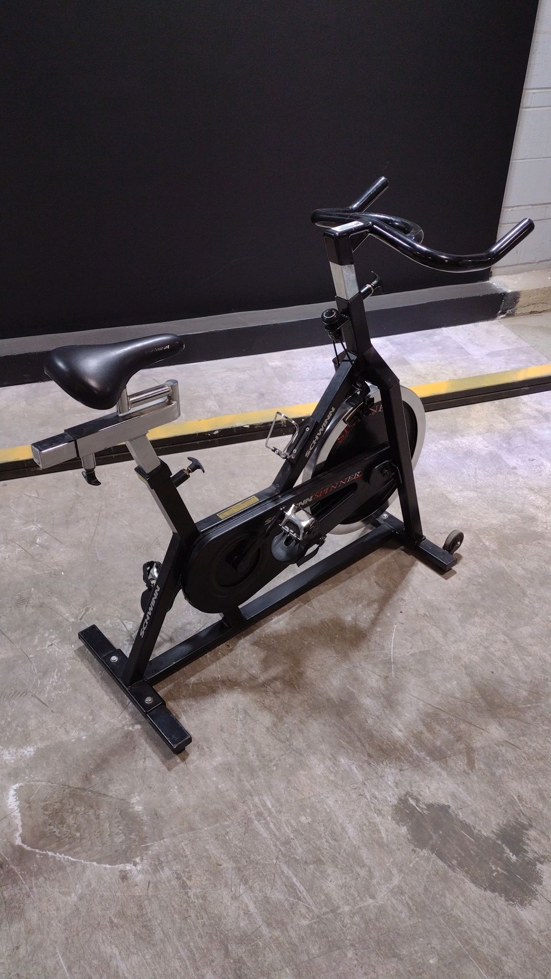 SCHWINN JOHNNY G SPINNER PRO EXERCISE BIKE (LOCATED AT 2440 GREENLEAF AVE, ELK GROVE VILLAGE, IL 600