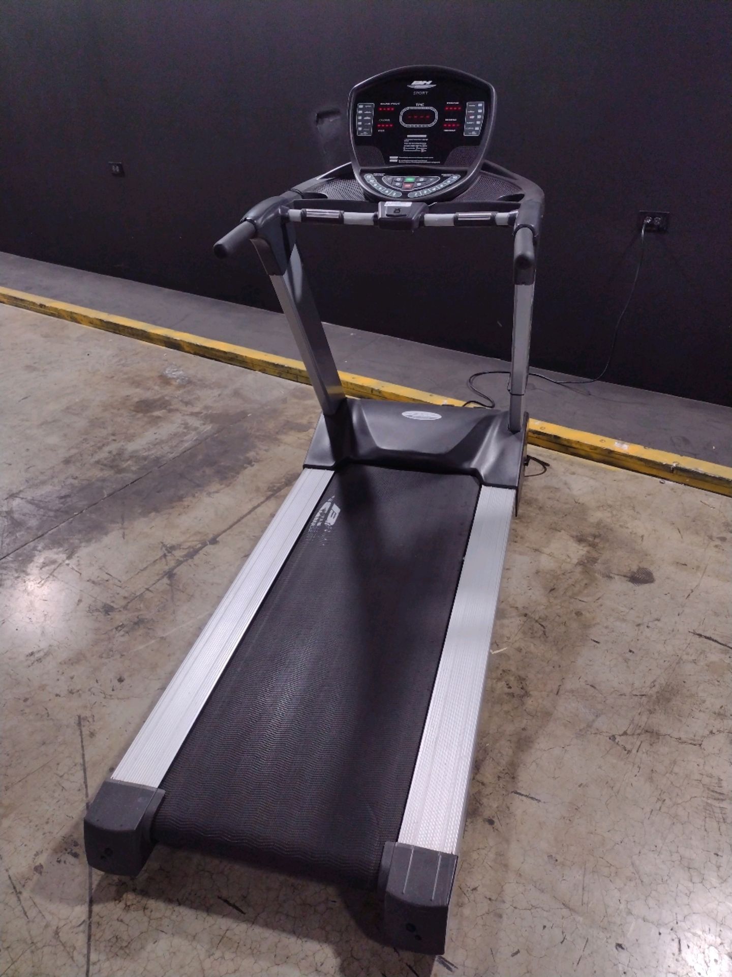 BH FITNESS T8 TREADMILL (LOCATED AT 3325 MOUNT PROSPECT ROAD, FRANKLIN PARK, IL, 60131)