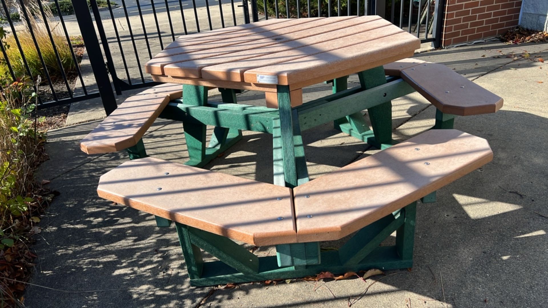 HEX PICNIC TABLE WITH BENCH - Image 2 of 2