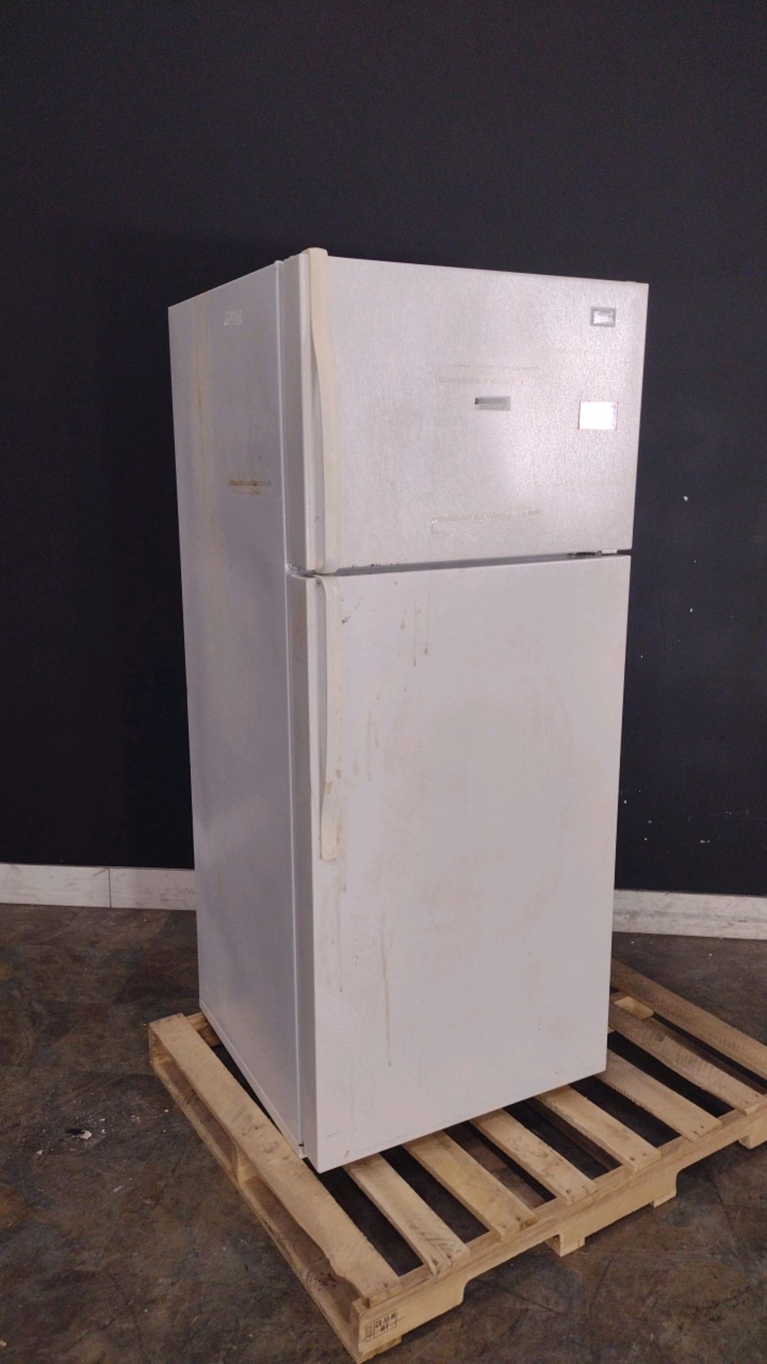 ESTATE REFRIDGERATOR (LOCATED AT 701 NW 33RD ST #150 POMPANO BEACH, FL 33064)