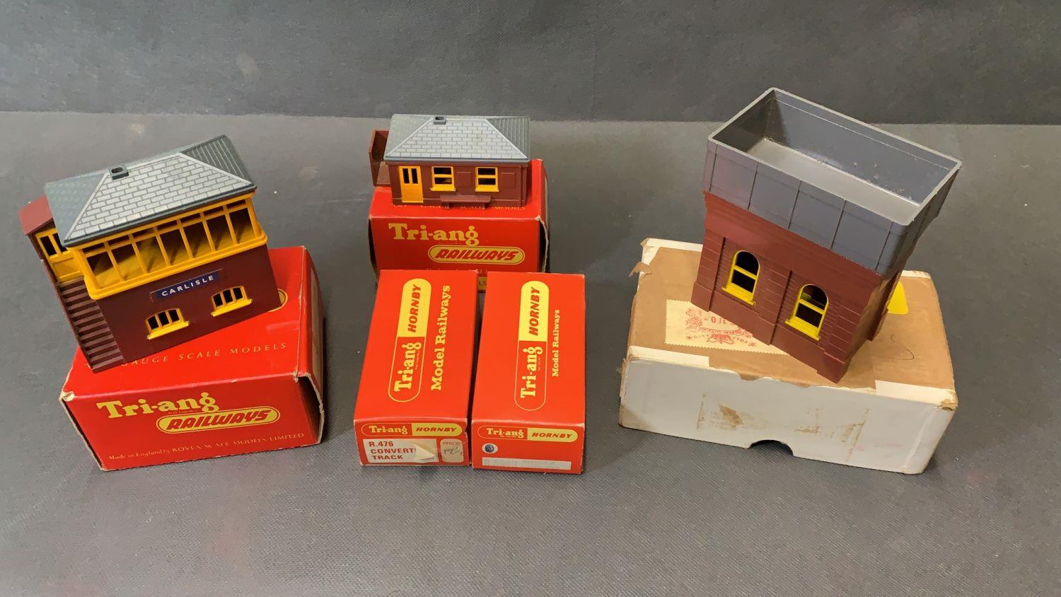 TRIANG 00 Gauge buildings & accessories. R62 waiting room, R61 signal box, R394U Buffers, R476