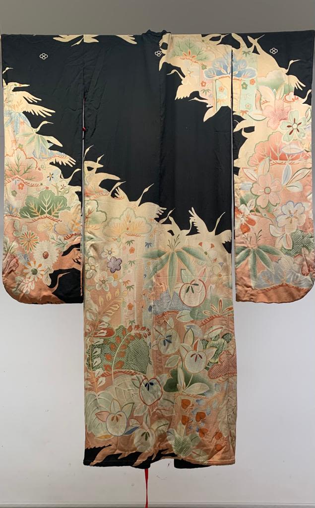 A completely handmade antique Japanese kimono in crepe silk. All seams and linings joined by hand, - Image 2 of 5