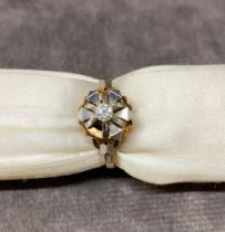 An 18 carat gold ladies ring set with illusion diamond size L.5, 4.3 grams