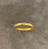 A 22 ct gold wedding band 2.8 grams