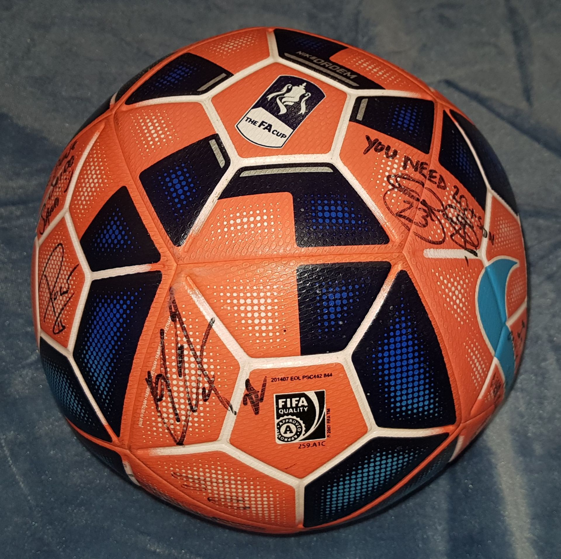 NIKE ORDEM THE FA CUP OFFICIAL MATCH BALL WITH NUMEROUS UNKNOWN SIGNATURES (SEE IMAGES)