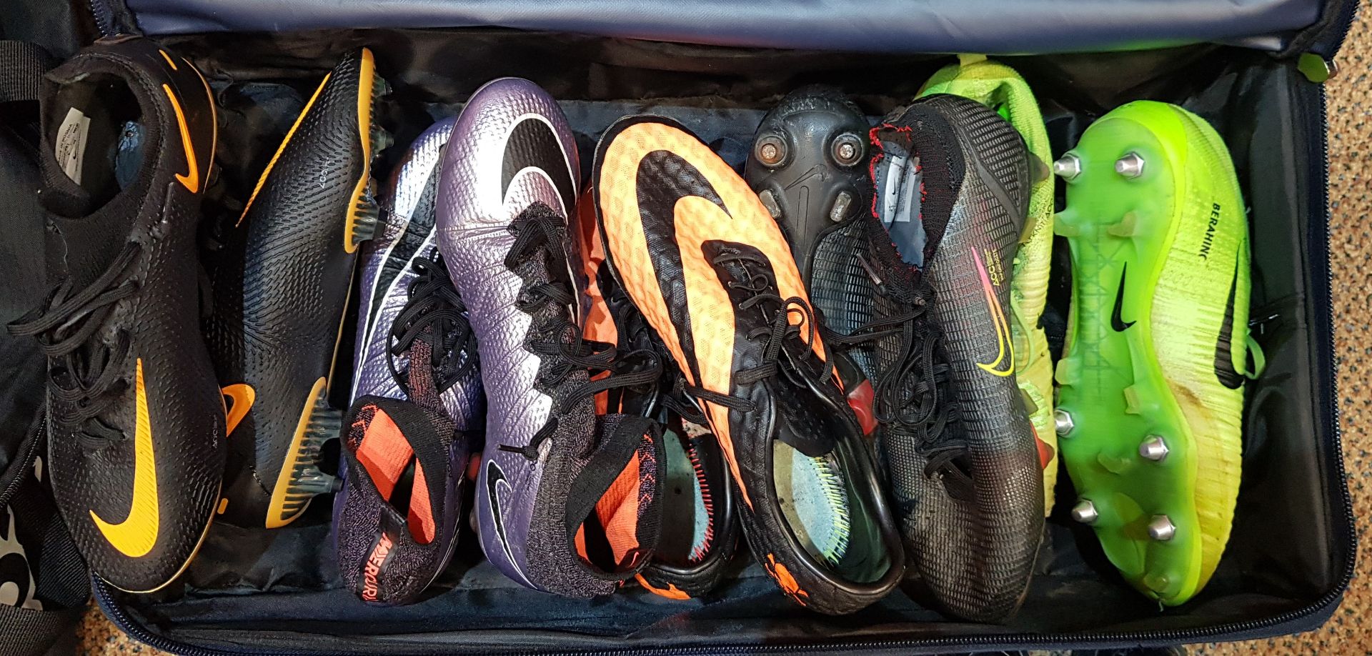 8 X PAIRS OF PROFESSIONAL FOOTBALL BOOTS SOME MARKED SIZE UK 7.5 (6 X NIKE, 2 X MORELIA) PLUS 2 - Image 2 of 3