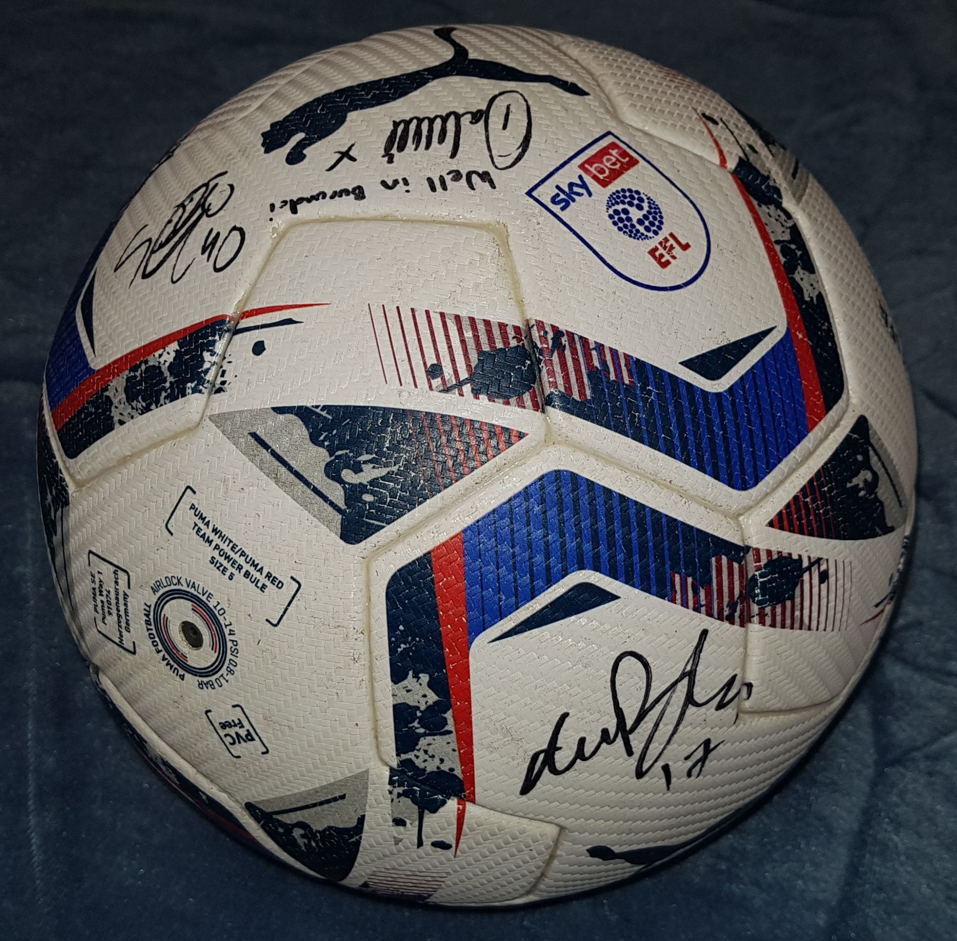 PUMA SIZE 5 FOOTBALL FIFA QUALITY PRO SKYBET EFL WITH NUMEROUS UNKNOWN SIGNATURES (SEE IMAGES)