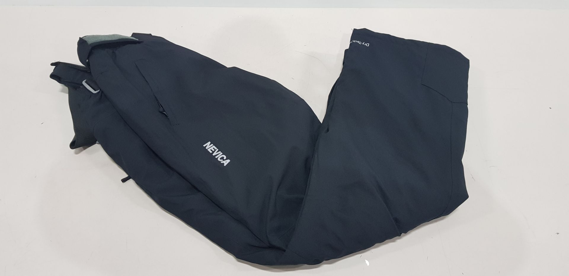5 X BRAND NEW SKI PANTS IN VARIOUS STYLES AND SIZES TO INCLUDE 1 X NEVICA PERFORMANCE NAVY SKI PANTS