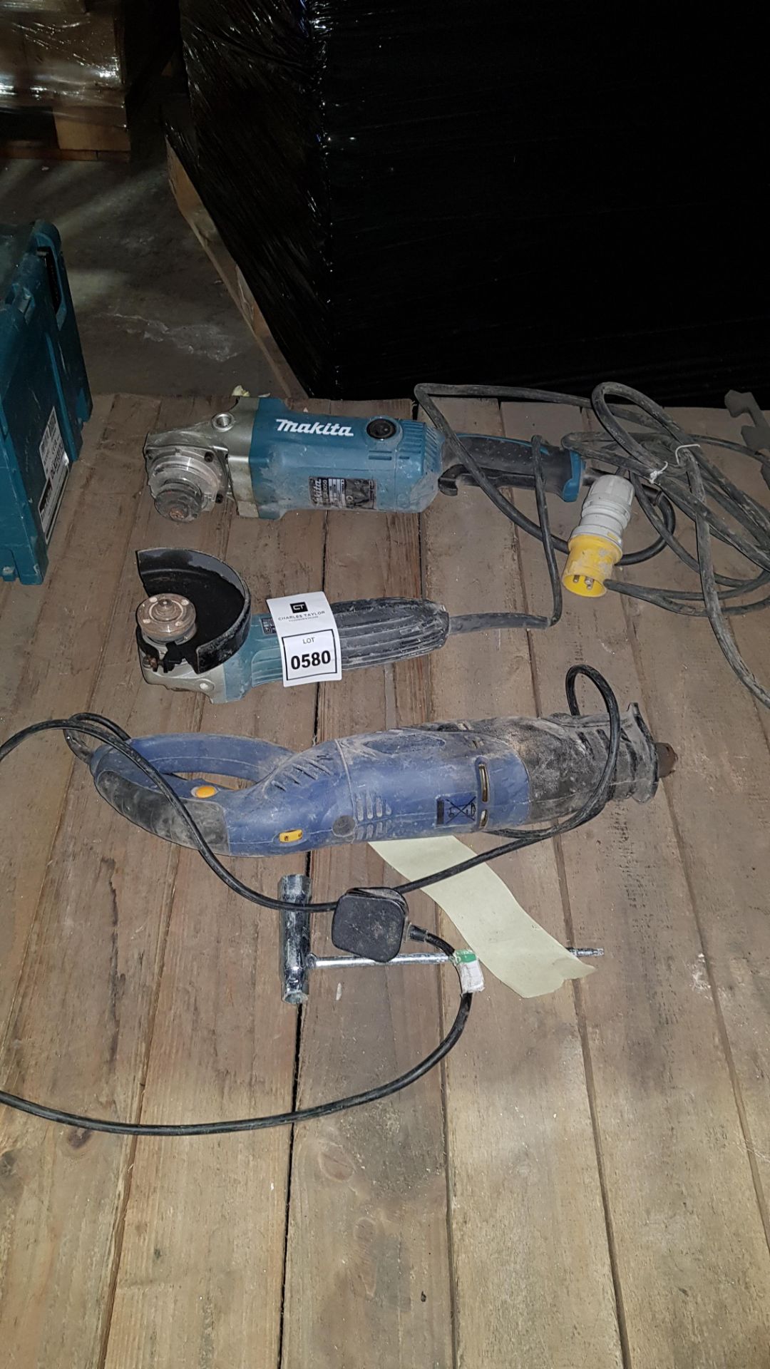 3 X PIECE MIXED TOOL LOT CONTAINING - LARGE MAKITA GRINDER - MAKITA ANGLE GRINDER AND UNBRANDED