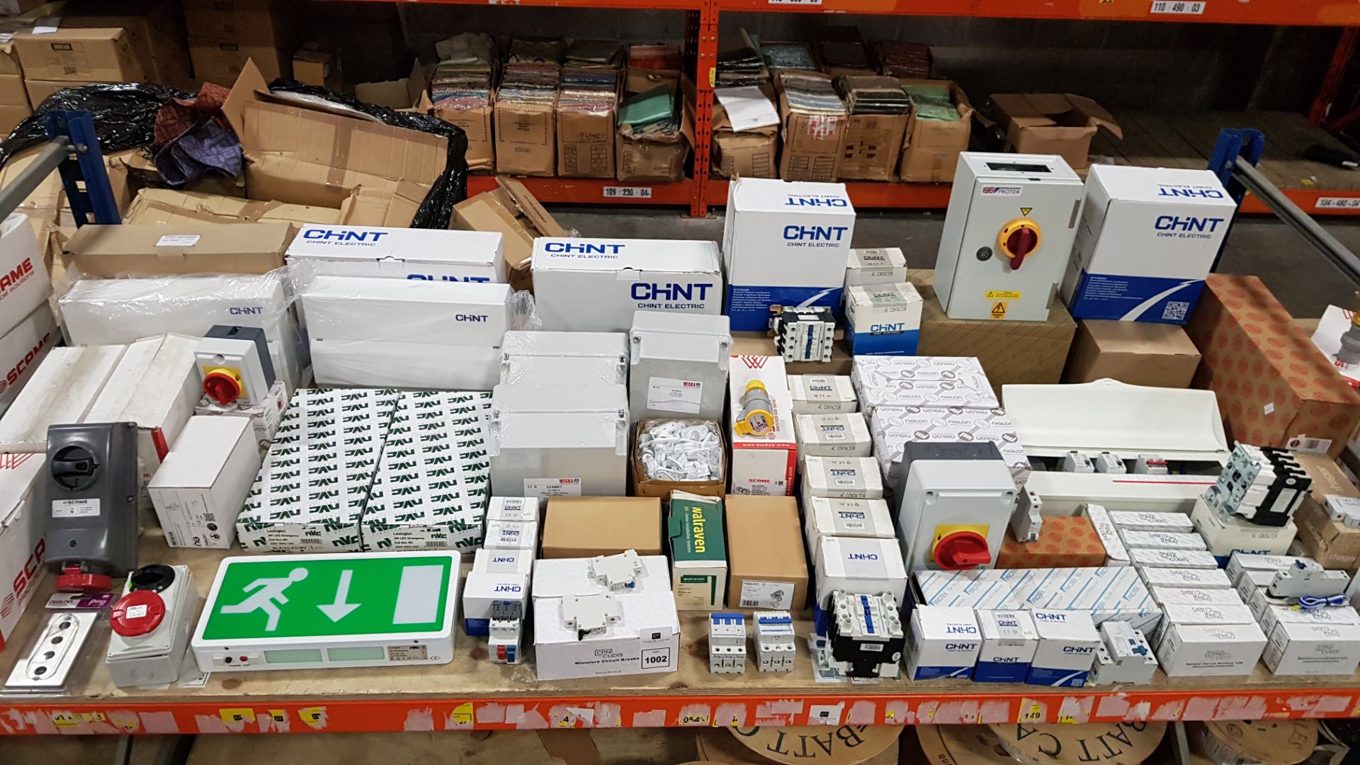 120 + PIECE BRAND NEW COMMERCIAL / HOMEWARE ELECTRICAL ITEMS TO INCLUDE CHINT NX3- 18MS CONSUMER