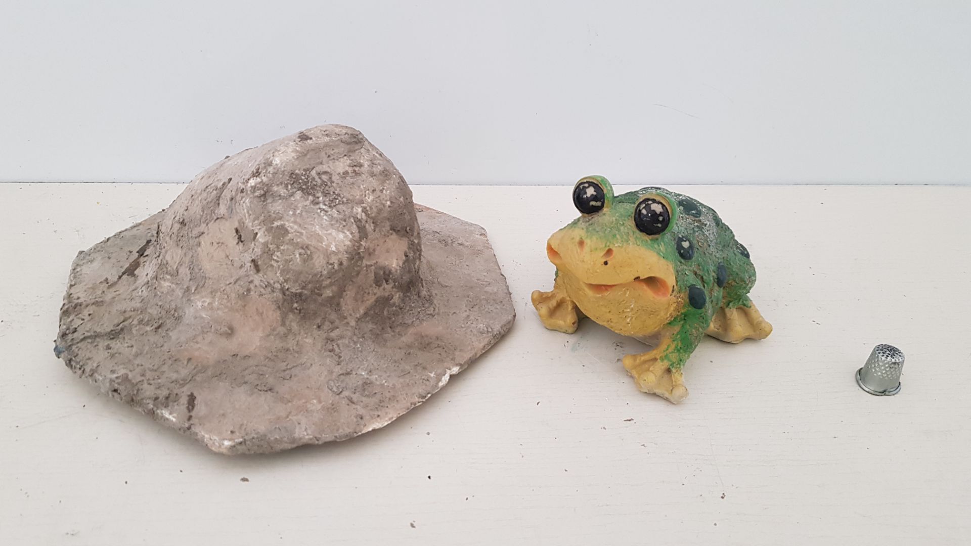 1 X SMALL FROG SIZE 9CM X 11CM WITH 2 X FIBRE GLASS MOULDS AND LATEX SLIPS