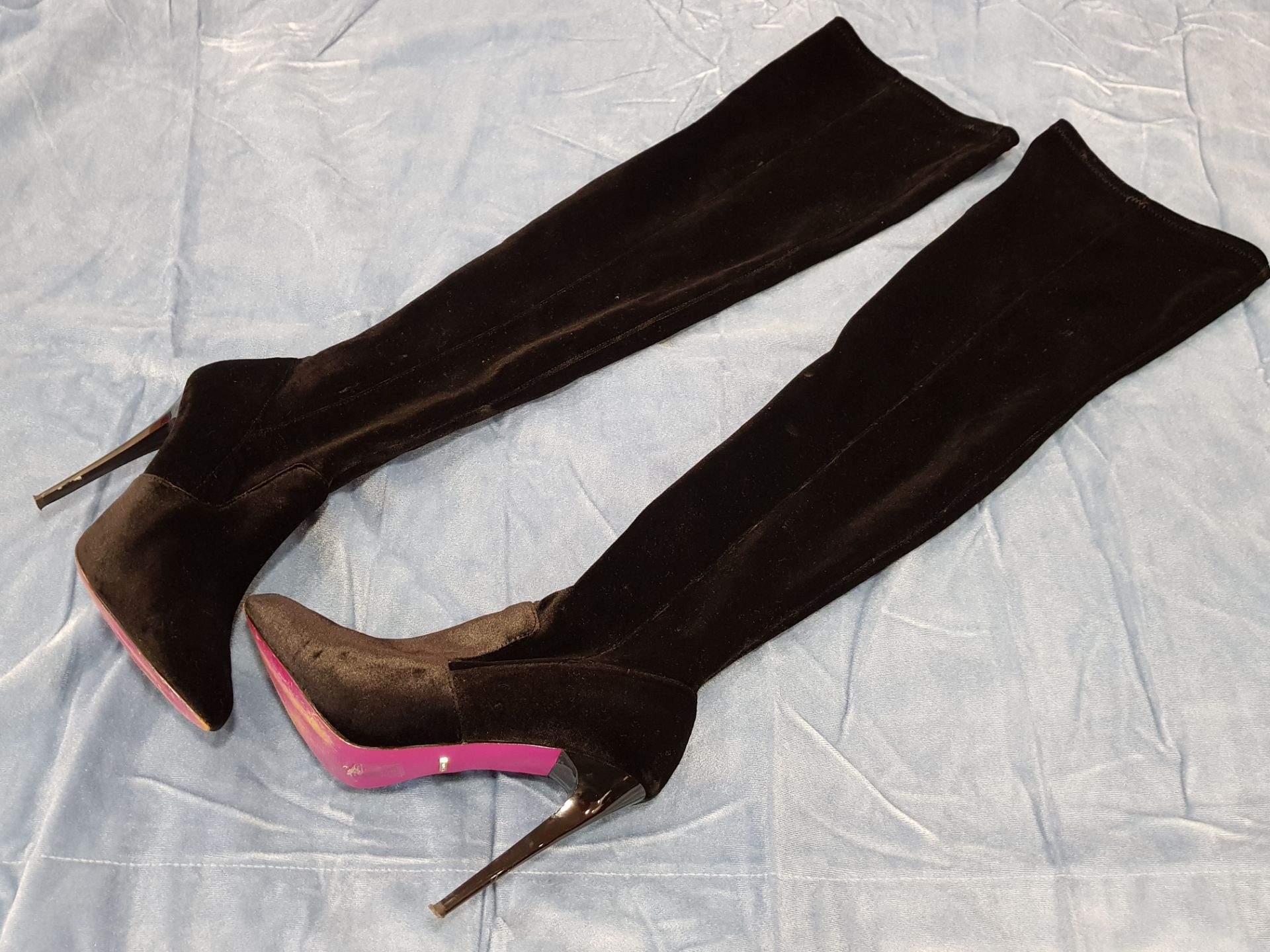 1 X PAIR CAVALLI BLACK VELVET THIGH HIGH HEELED BOOTS SIZE 39 - PLEASE NOTE ITEMS PRE OWNED NOT NEW