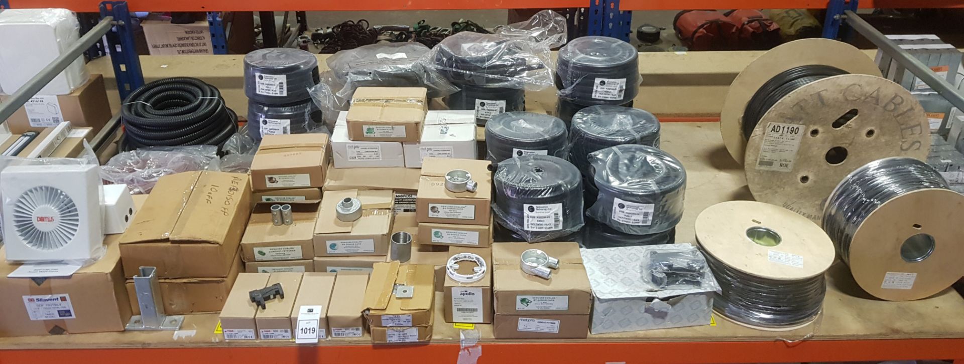200 + PIECE BRAND NEW COMMERCIAL / HOMEWARE ELECTRICAL ITEMS TO INCLUDE 100M CLASS 1 4G 2.5 SQMM