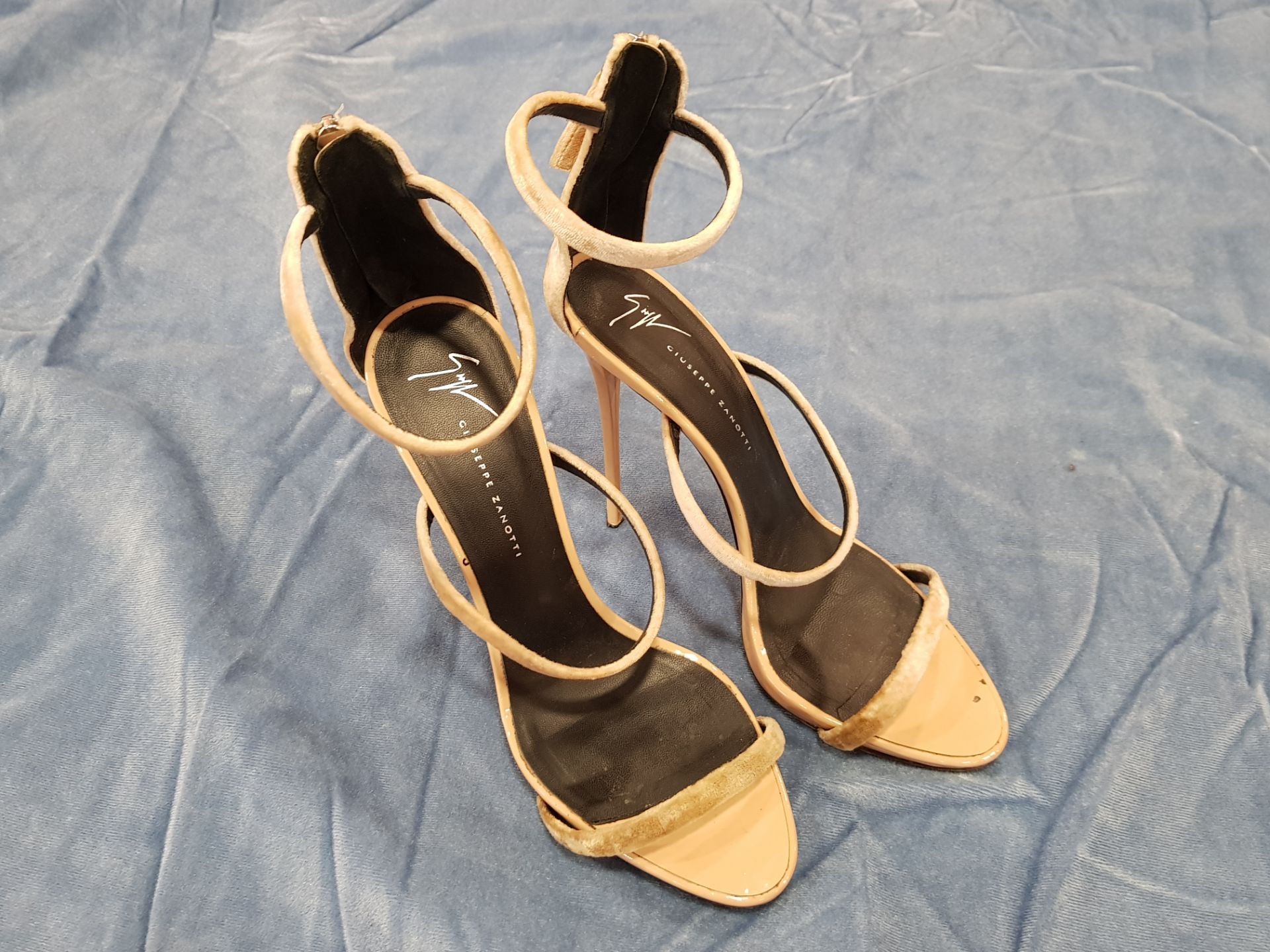 1 X PAIR GIUSEPPE ZANOTTI NUDE VELVET HIGH HEELED SHOES SIZE 40.5 - PLEASE NOTE ITEMS PRE OWNED