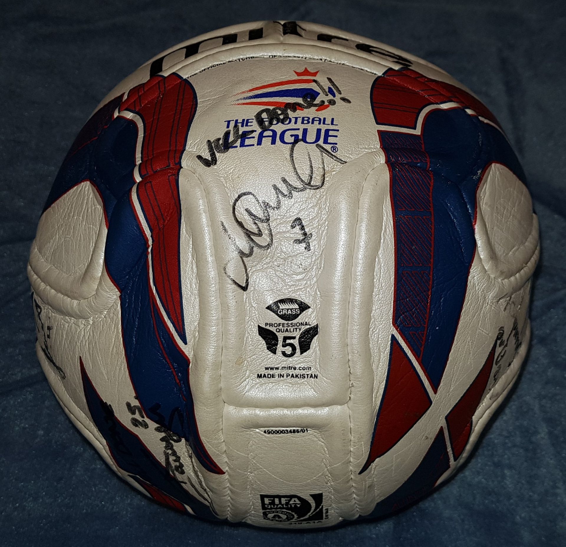 MITRE SIZE 5 FOOTBALL FIFA QUALITY CAPITAL ONE CUP WITH NUMEROUS UNKNOWN SIGNATURES (SEE IMAGES)
