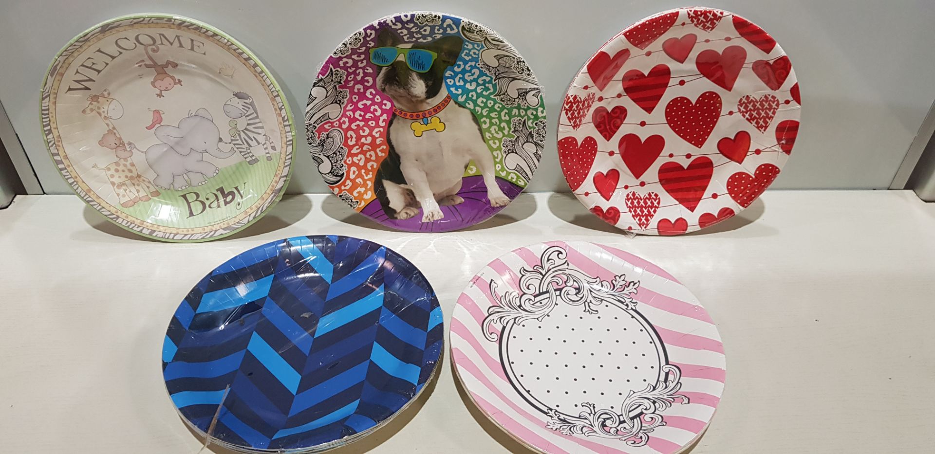 300 PACKS OF 10 BRAND NEW PAPER PARTY PLATES IN VARIOUS STYLES I.E WELCOME BABY- LOVE HEARTS - FUNKY