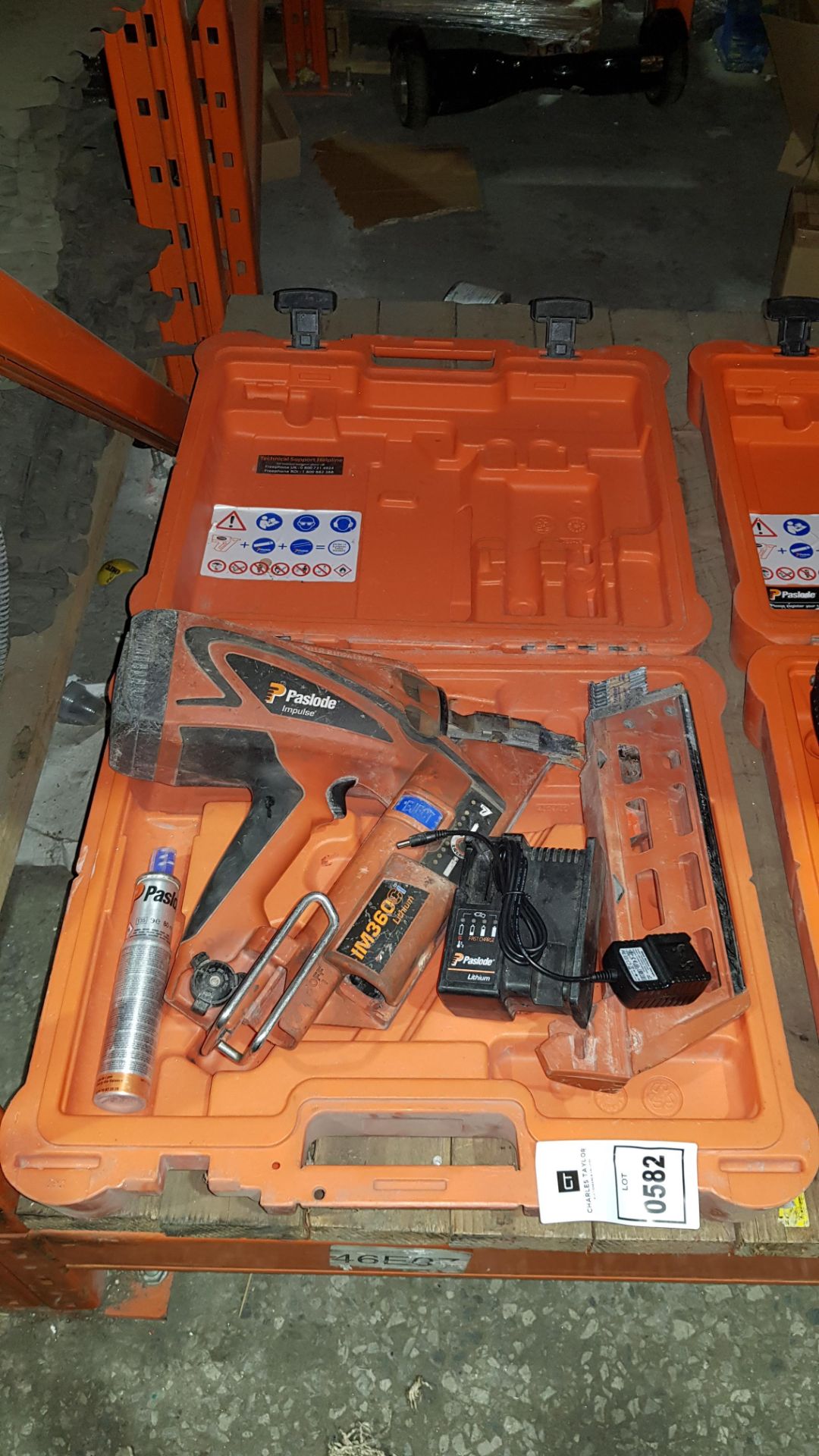 1 X PASLODE IMPLUSE IM360CI LITHIUM NAIL GUN WITH CARRY CASE WITH CHARGER & PASLODE GAS CANISTER