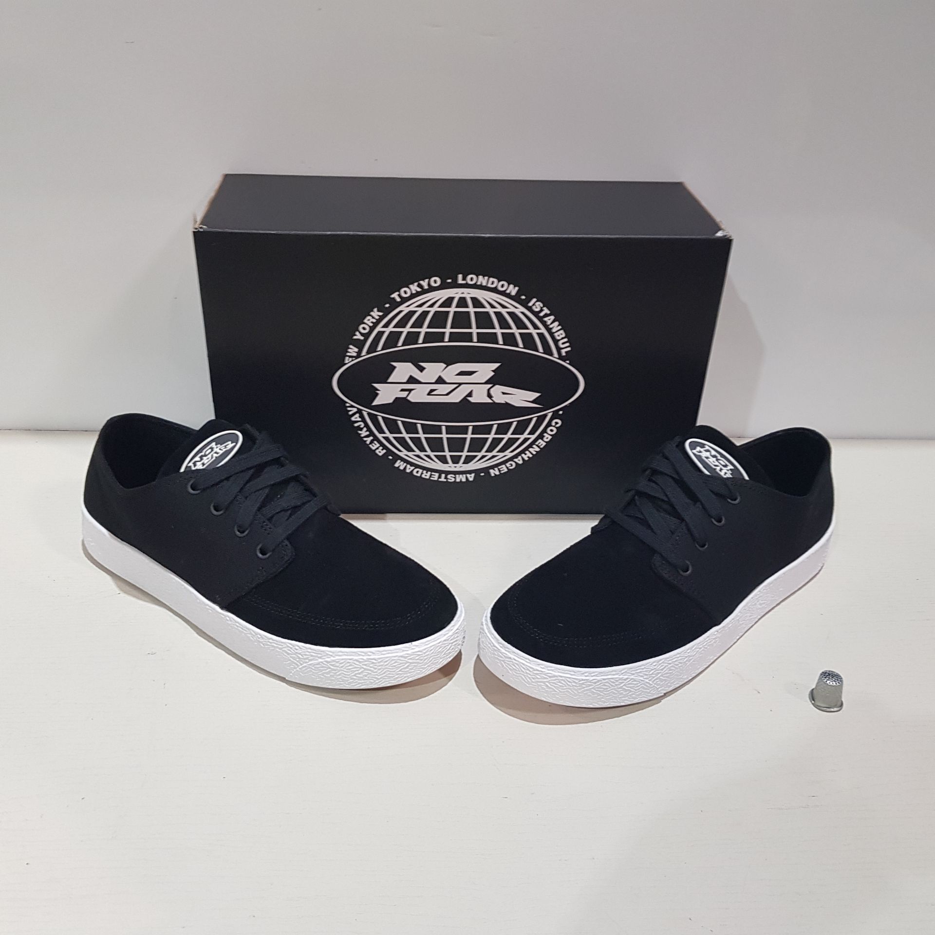 8 X BRAND NEW BOXED NO FEAR SLAM ( SN10) TRAINERS - IN BLACK/WHITE - ALL IN SIZE UK 7 ( RRP £ 74,