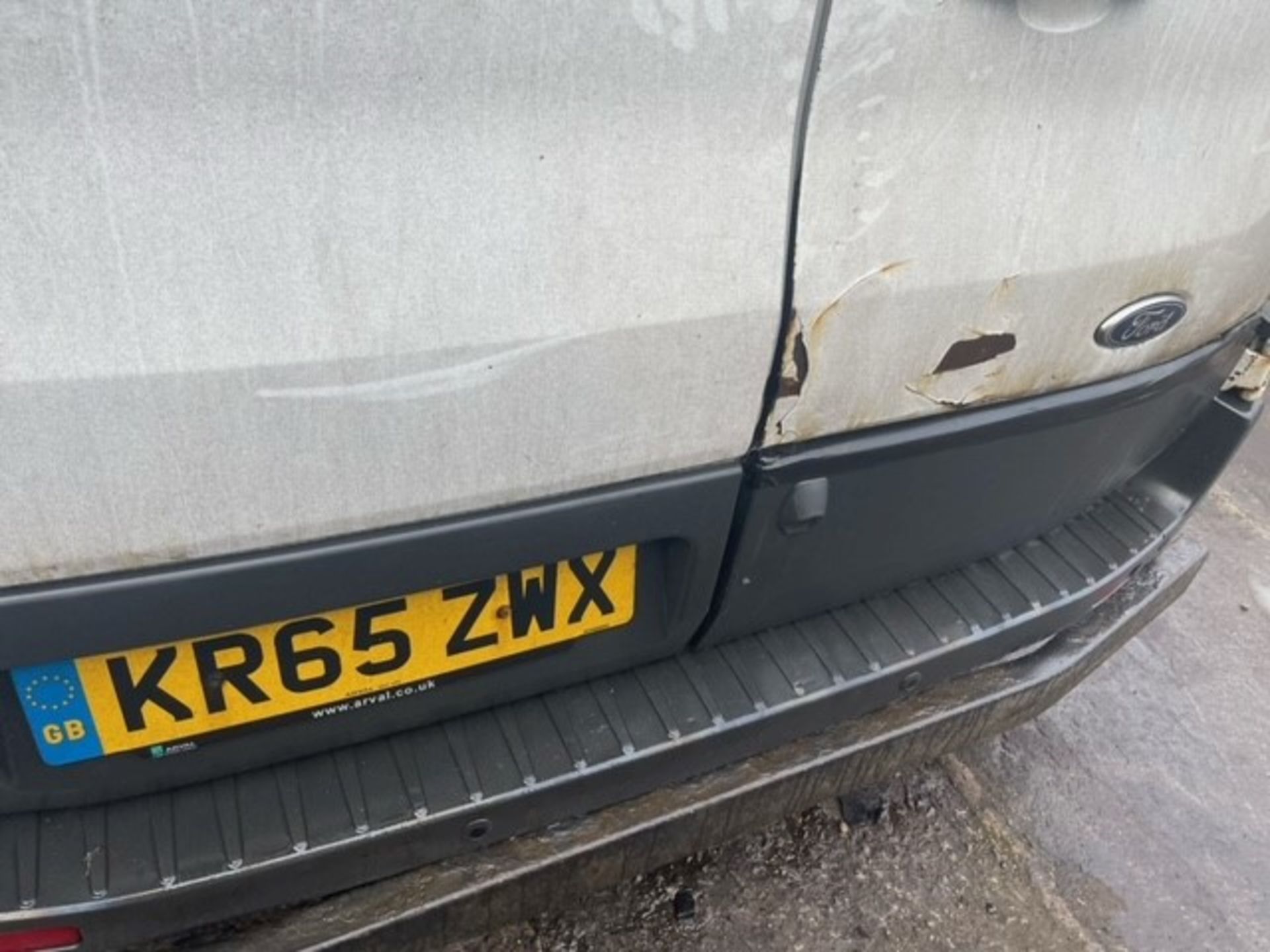 **** PLEASE NOTE THIS VEHICLE IS SITUATED IN CROYDON**** WHITE FORD TRANSIT 310 DIESEL PANEL VAN - Image 10 of 11