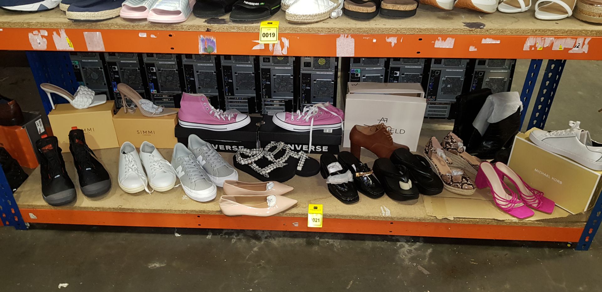 17 X PIECE BRAND NEW MIXED SHOE LOT CONTAINING MICHEAL KORS TRAINERS, CONVERSE PINK HI-TOPS, NEW