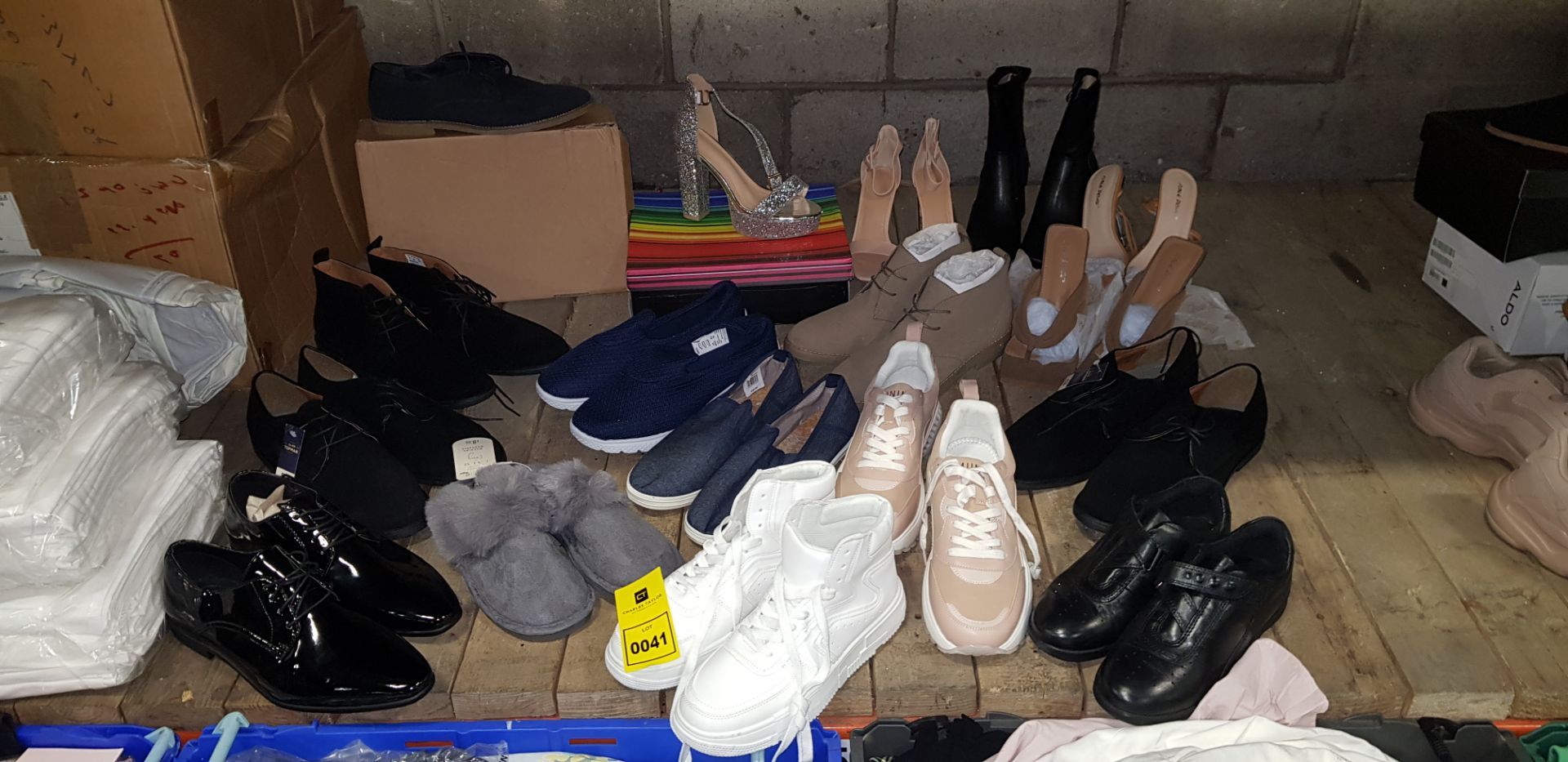 17 X PIECE BRAND NEW MIXED SHOE LOT CONTAINING TOPMAN FORMAL SHOES, MINIMAL TRAINERS, TOPMAN
