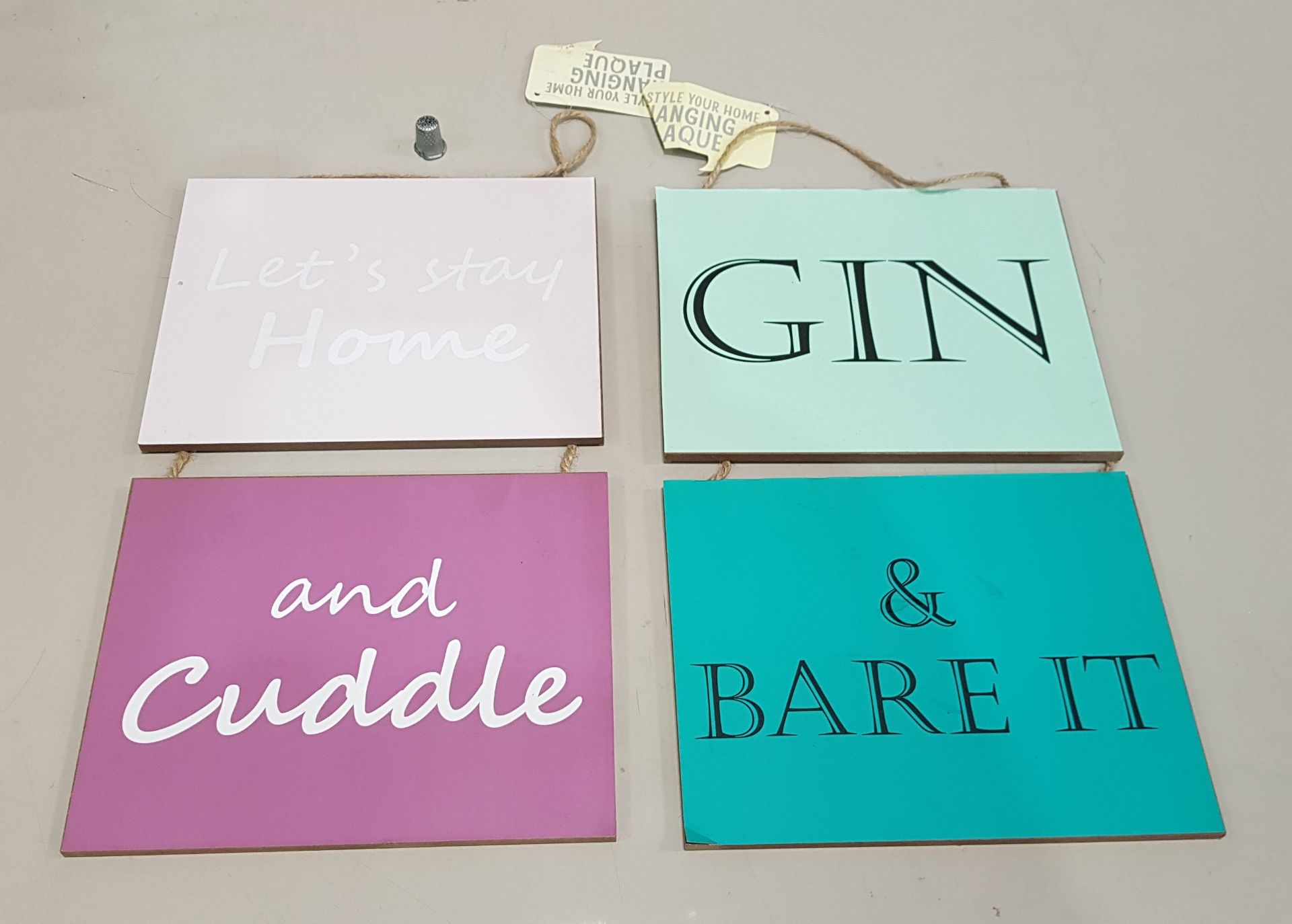 1800+ MOTTIF PLAQUES IE. 'GIN & BARE IT', 'LET'S STAY HOME AND CUDDLE'...ON A FULL PALLET