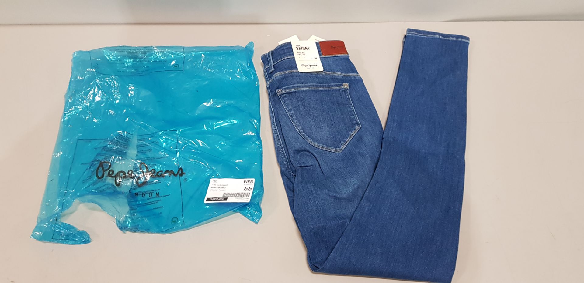 31 X BRAND NEW PEPE JEANS ZOE SUPER SKINNY JEANS - ALL IN VARIOUS SIZES TO INCLUDE XS/S/M/L