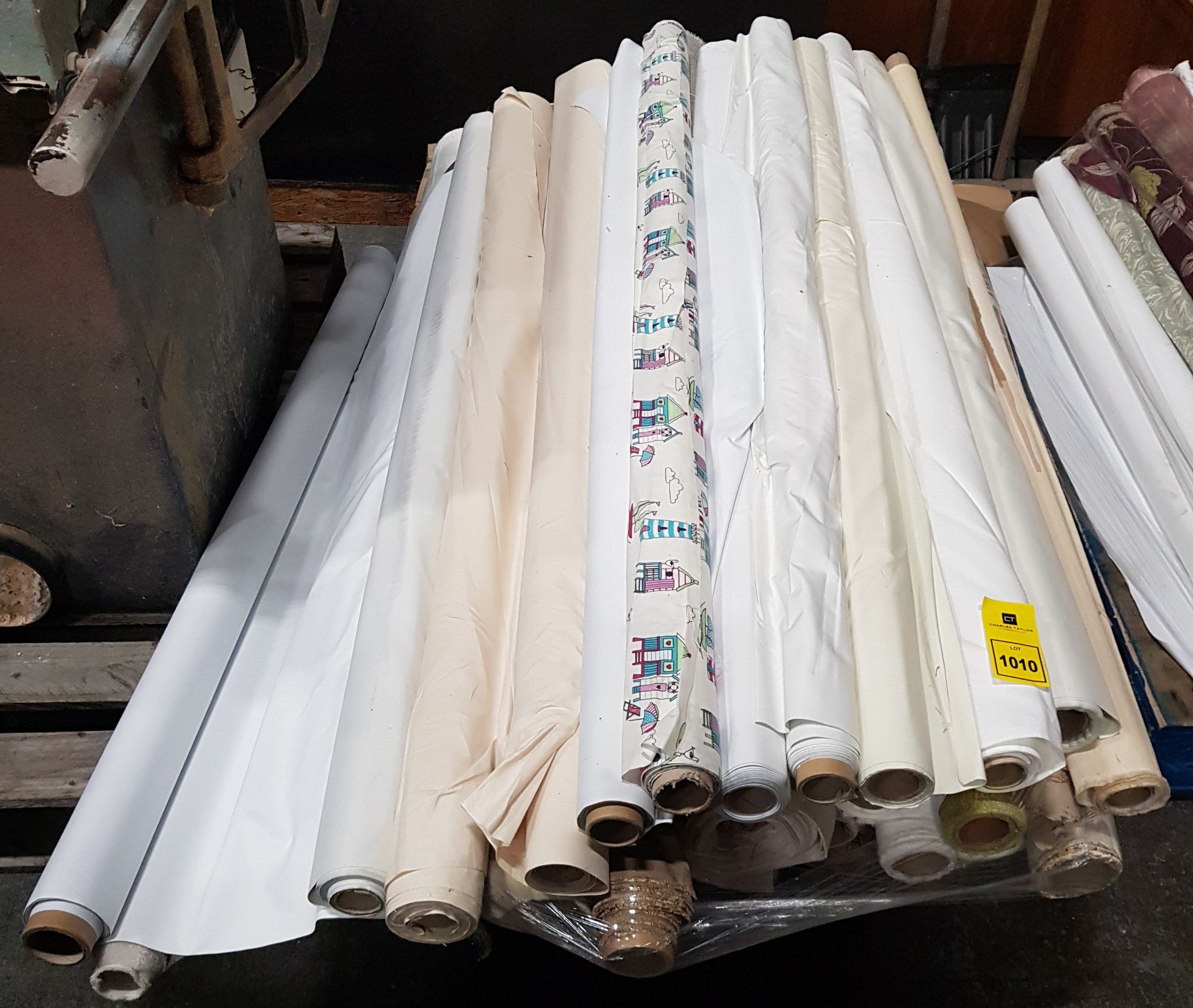 APPROX 30 X BRAND NEW FULL & PART ROLLS OF CURTAIN / LINING MATERIAL IN VARIOUS LENGTHS, DESIGNS &