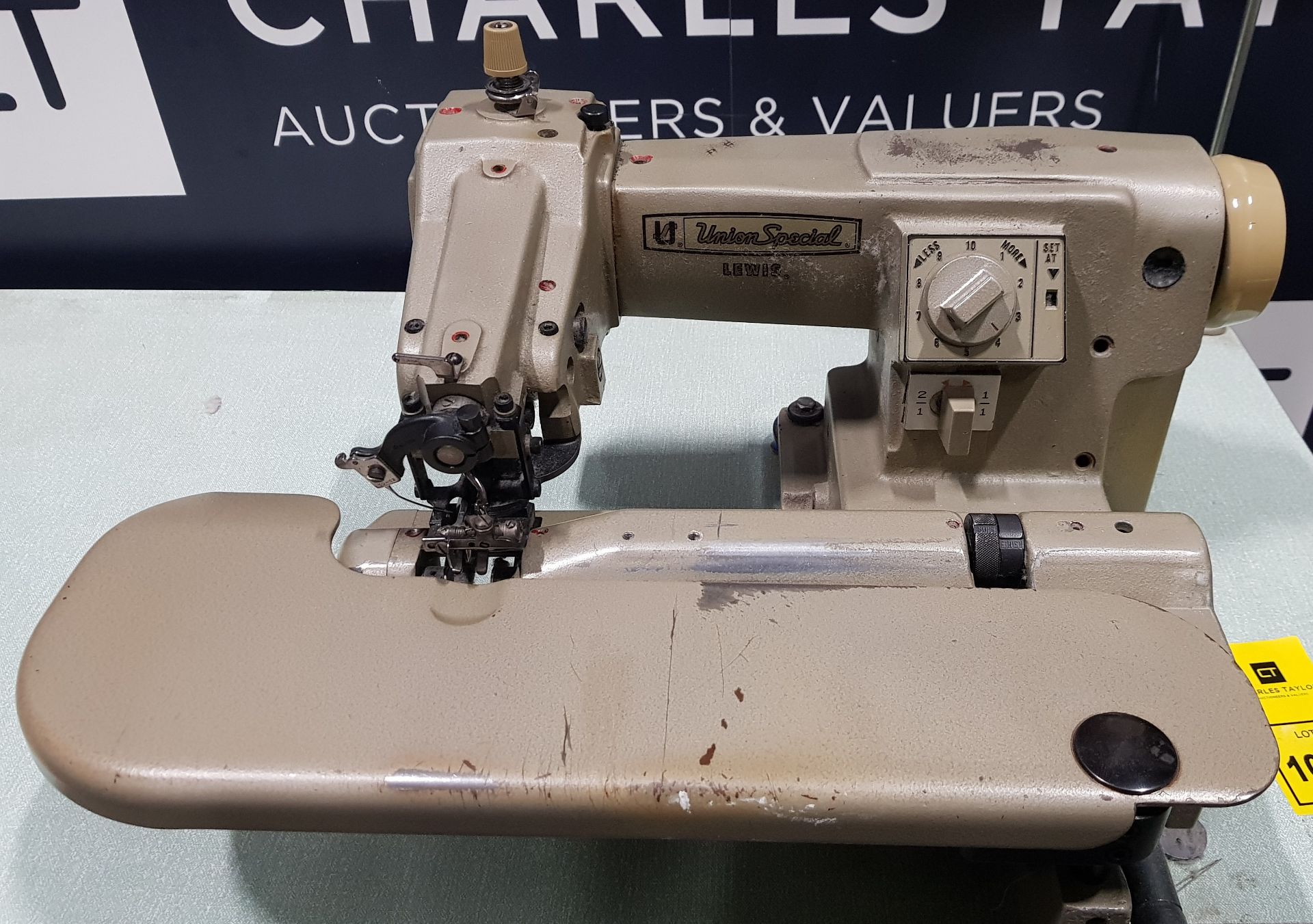 1 X UNION SPECIAL 37500 BLIND STITCH SEWING MACHINE 100CM H X 105CM W X 50CM D CHAIR INCLUDED - Image 2 of 2