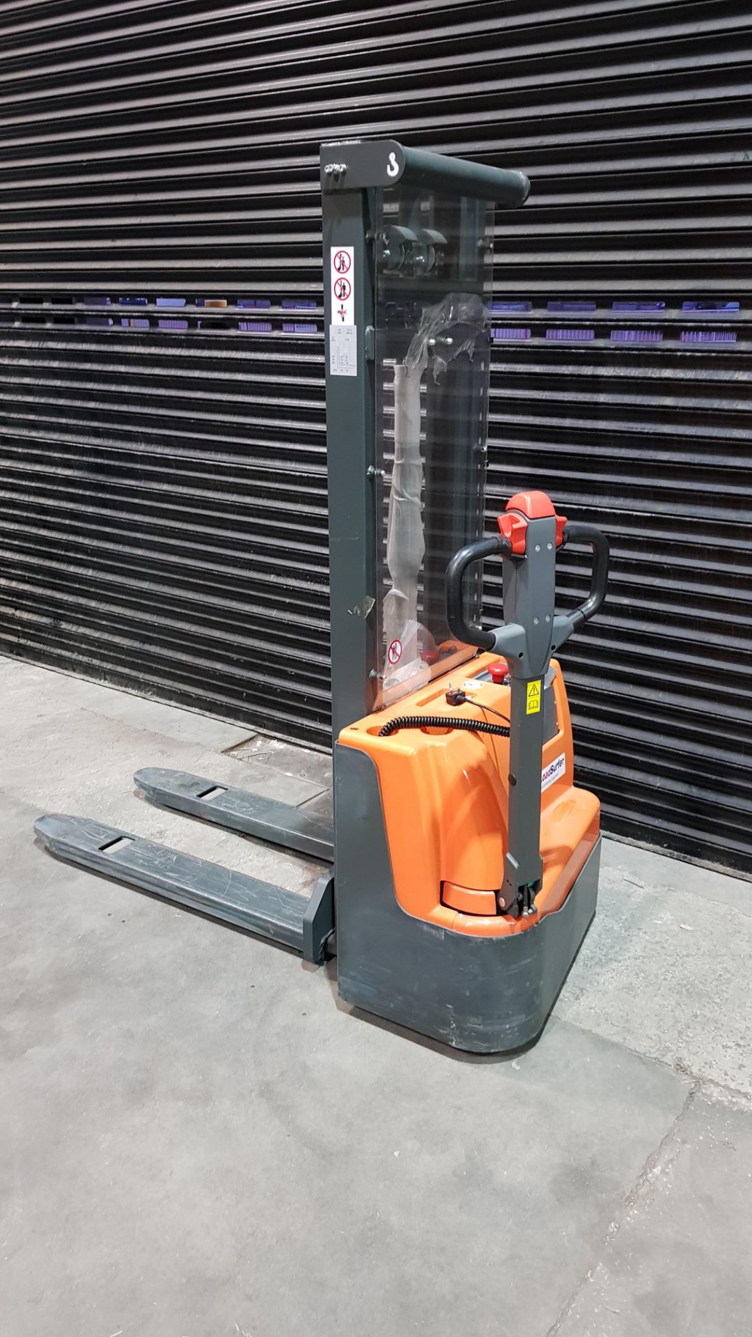 TACKLESTONE TYPE ECL10 PEDESTRIAN ELECTRIC STACKER (YOM 2018) 240V WITH KEY & INSTRUCTION MANUAL - Image 2 of 5