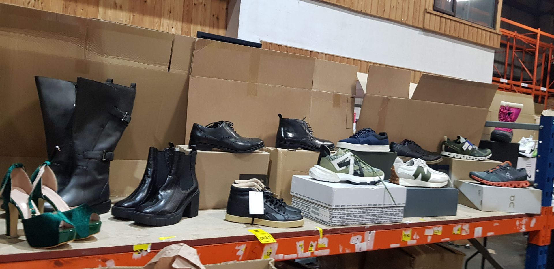 12 X PIECE BRAND NEW MIXED SHOE LOT CONTAINING G-STAR RAW TRAINERS, BEN SHERMAN SHOES, REEBOK HI-TOP