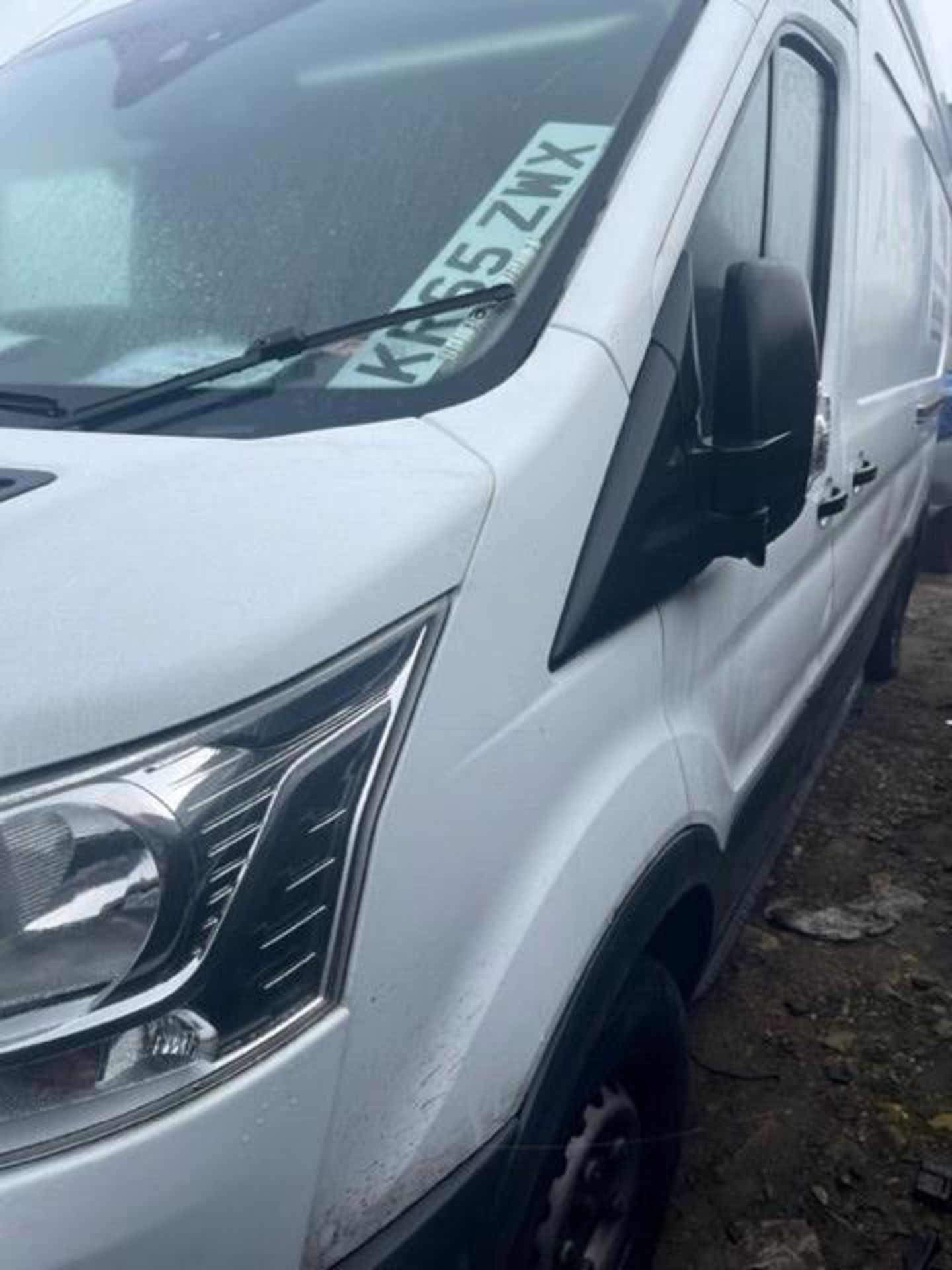 **** PLEASE NOTE THIS VEHICLE IS SITUATED IN CROYDON**** WHITE FORD TRANSIT 310 DIESEL PANEL VAN - Image 5 of 11