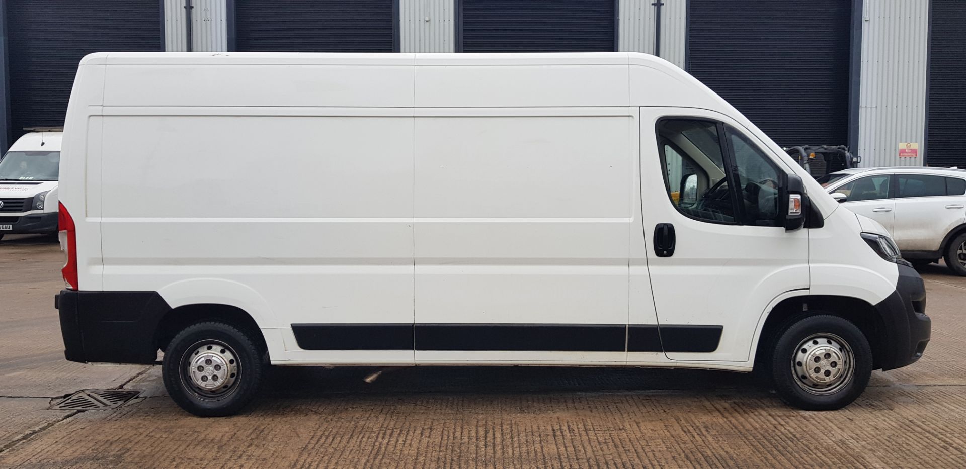 WHITE PEUGEOT BOXER 335 PRO L3H2 BHDI PANEL VAN 2200CC REG : CA21HXJ MILEAGE: 64,138 VIN NUMBER: - Image 5 of 19